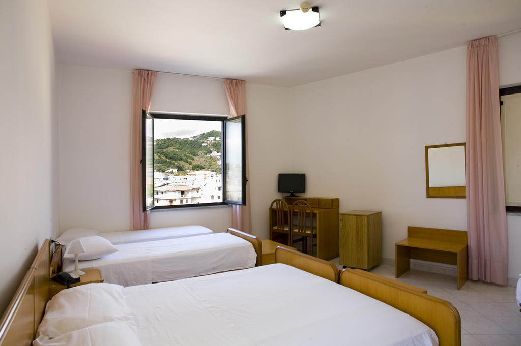 Hotel Vittoria Sapri Habitación foto