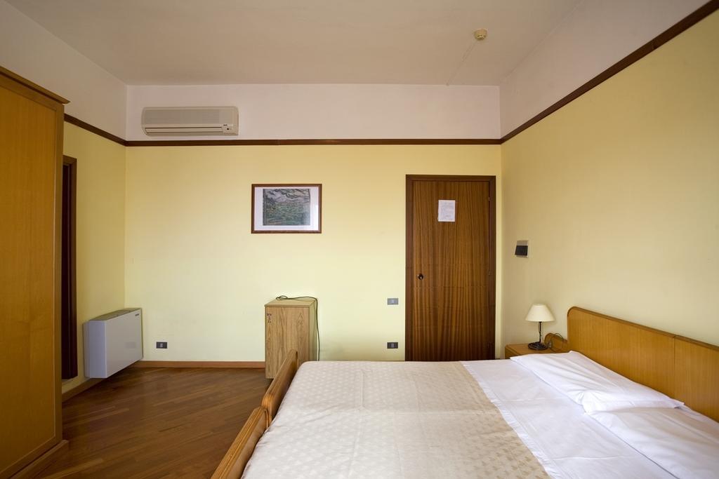 Hotel Vittoria Sapri Habitación foto